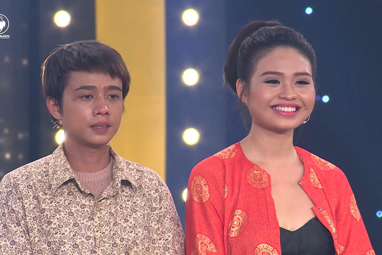 Được biết, Tuấn Dũng sinh năm 1992, có bố từng là diễn viên cải lương, biểu diễn trong đoàn cải lương Huỳnh Long, Minh Tơ.