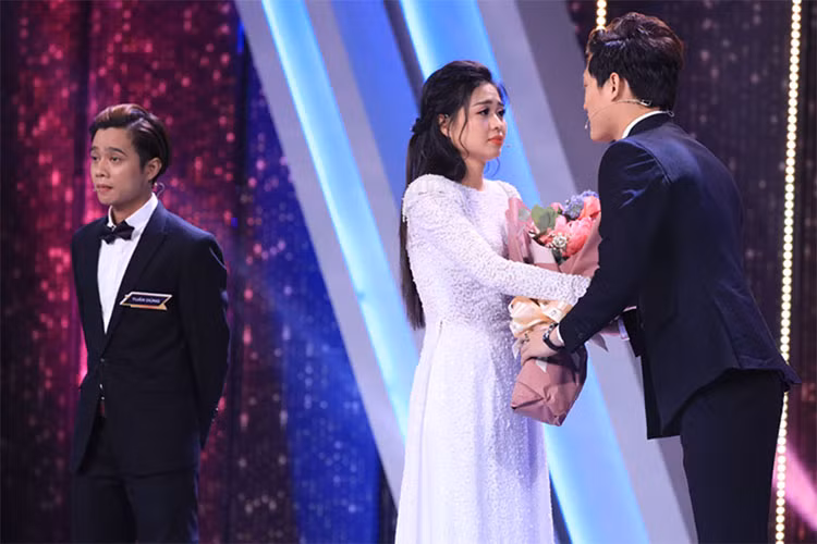 Tuấn Dũng đến với "Người ấy là ai" để chinh phục Lê Lộc. Tuy nhiên, anh đã bị con gái của Lê Giang từ chối.