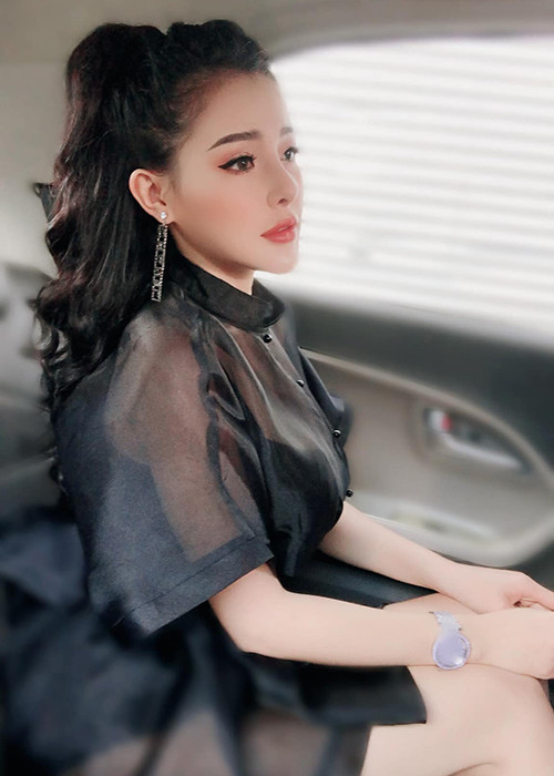 Ngân 98 cũng phủ nhận Lilly Luta là người thứ ba. Theo Ngân 98, đó là một học trò của Lương Bằng Quang.