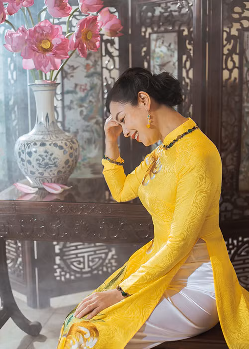 Đồng nghiệp, khán giả tấm tắc khen nhan sắc không tuổi của nghệ sĩ Chiều Xuân.