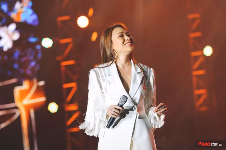Sau ồn ào chuyện hen hò, Mỹ Tâm gây chú ý khi tham gia một đêm nhạc ở Hà Nội vào ngày 22/6. Ảnh: Saostar
