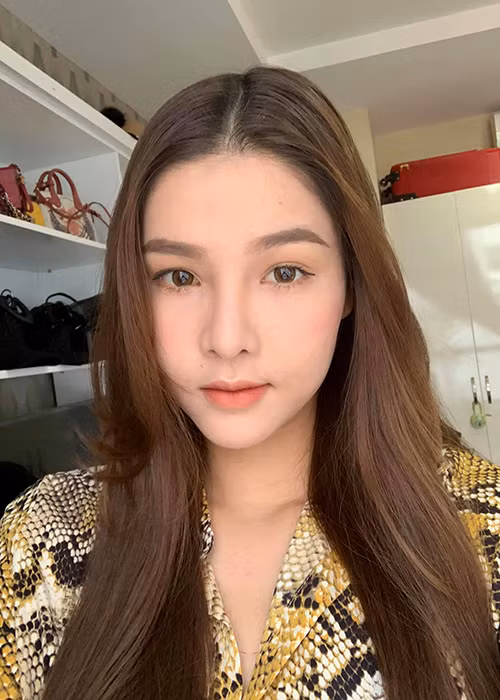 Kỳ Hân hiện bán hàng online. Cô chia sẻ: "Làm nghề gì chẳng quan trọng. Quan trọng là kiếm tiền bằng sức lao động".