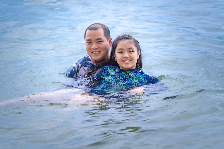 Siêu mẫu Thúy Hạnh đăng tải hình ảnh chồng bên con gái Suti.