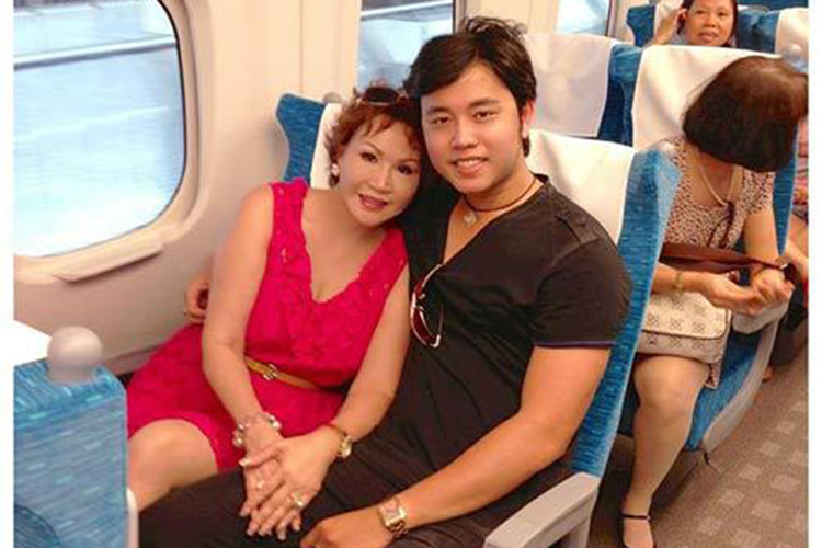 Vì chênh lệch tuổi tác quá lớn nên cuộc tình Vũ Hoàng Việt và Thúy Hoàng bị dư luận bàn tán.