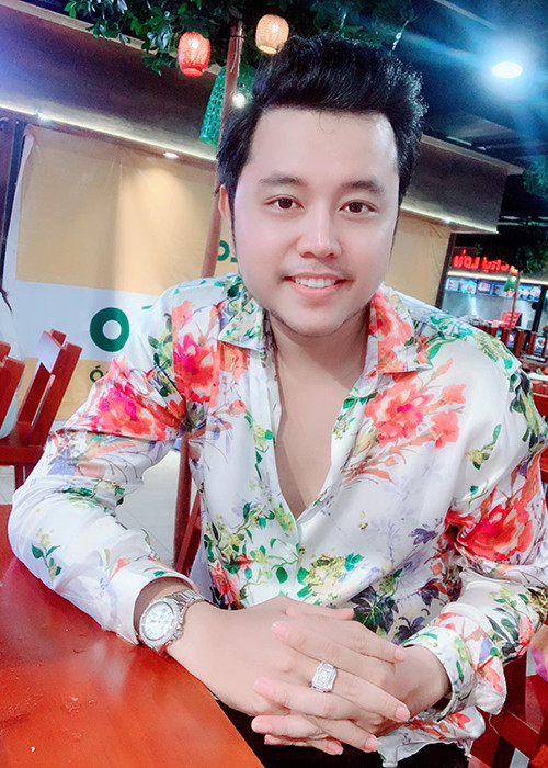 Từ cuối năm 2018 đến nay, nam người mẫu thường xuyên khoe ảnh bên tình mới nhưng giấu mặt nửa kia của mình.