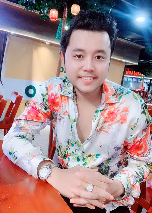 Từ cuối năm 2018 đến nay, nam người mẫu thường xuyên khoe ảnh bên tình mới nhưng giấu mặt nửa kia của mình.