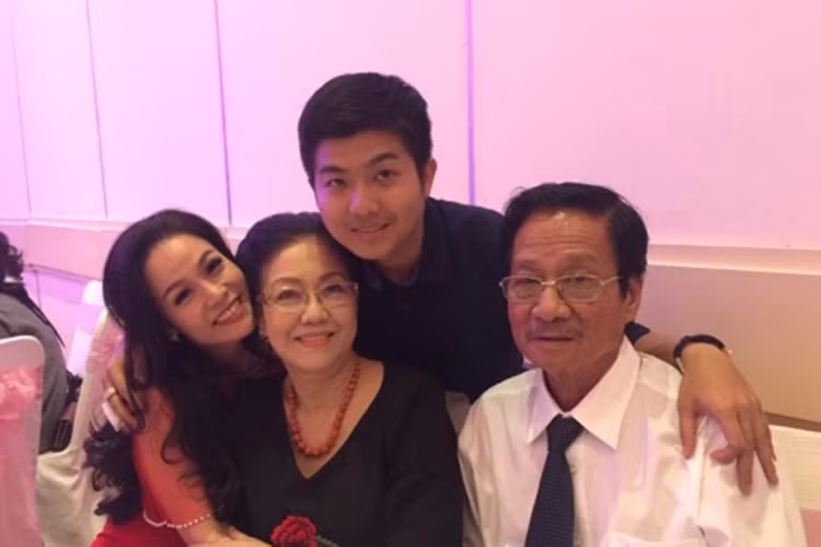 Nhật Kim Anh hạnh phúc vì được bố mẹ chồng hỗ trợ việc chăm sóc con trai.