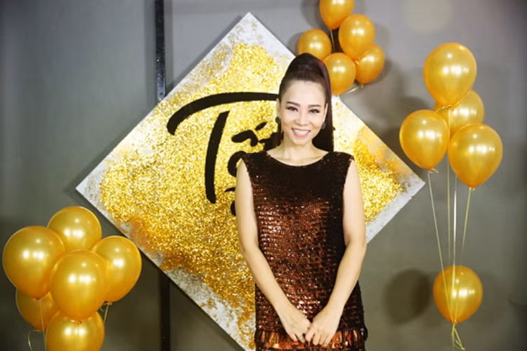 "Điều này xuất phát từ sự phản kháng trong cá tính mạnh mẽ nhưng lại không phải là bản chất thật sự của Thu Minh”, nữ ca sĩ nói. Ngoài ra, Thu Minh cũng không quên gửi lời xin lỗi đến những người đã yêu mến mình. Ảnh: Ngôi sao