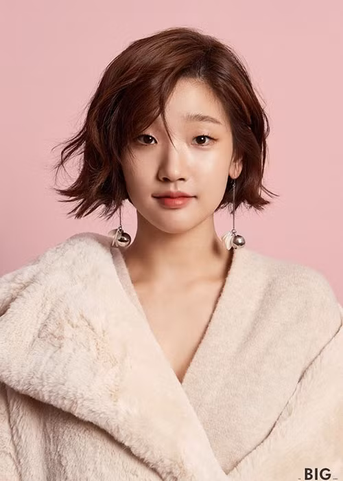 Đến năm 2015, nữ diễn viên có được vai diễn lớn trong phim điện ảnh "The priests".