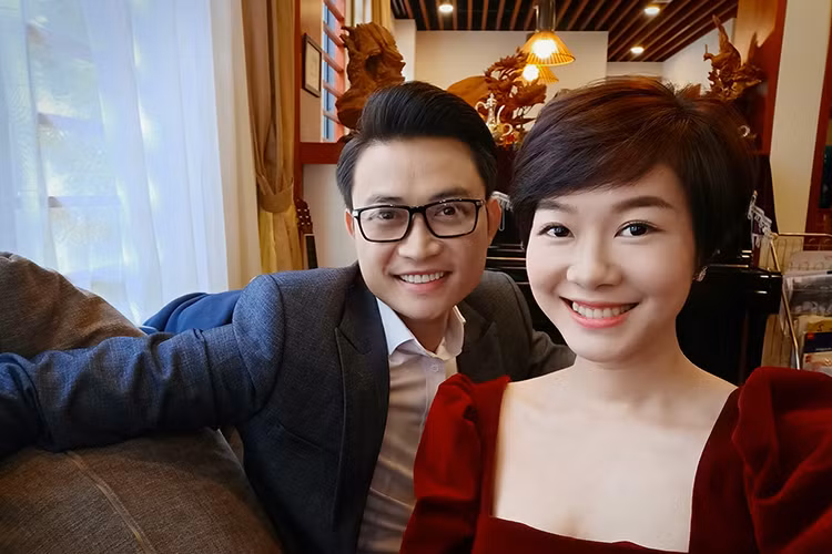 Nhân vật Uyên được nhiều khán giả bộ phim "Về nhà đi con" yêu thích. Đảm nhận vai diễn này là Hoàng Kim Ngọc.