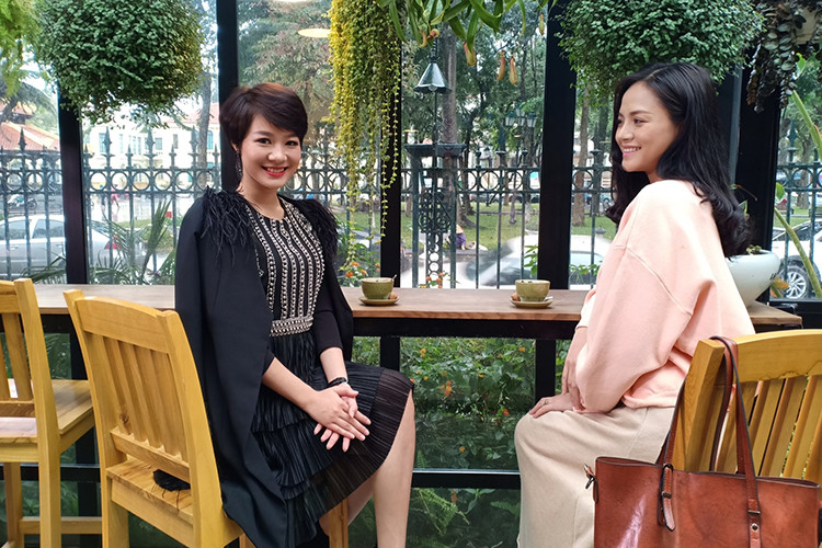 Khi biết chồng luôn nhớ đến người yêu cũ là Huệ, Uyên lựa chọn đánh ghen văn minh, không động tay chân với tình cũ của chồng.