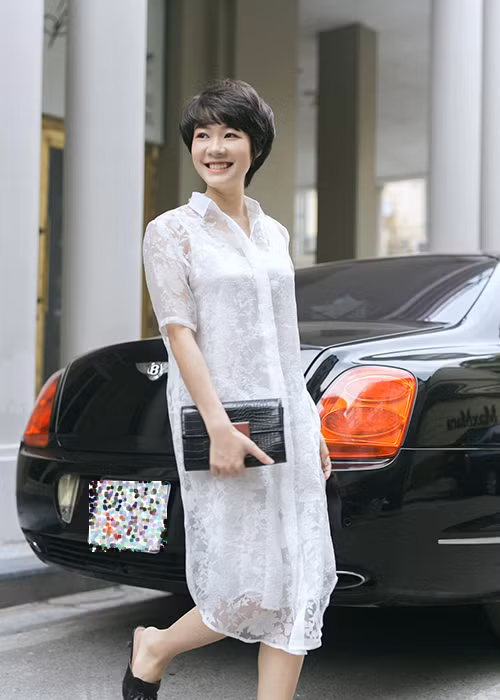 Có thể thấy, ngoài đời, Kim Ngọc có nhiều nét tương đồng với nhân vật Uyên trong "Về nhà đi con".