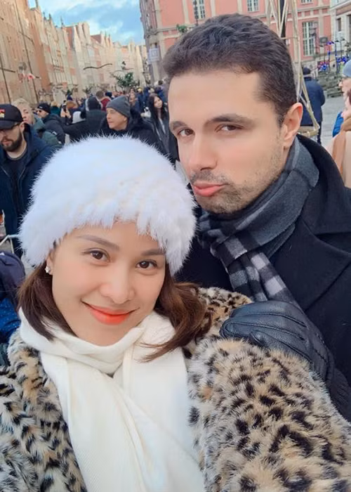 Chồng sắp cưới của Phương Mai khá điển trai.