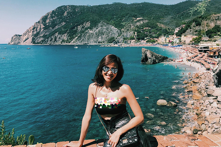 MC gợi cảm nhất Vbiz đã giữ bí mật chuyện hẹn hò cho đến gần đây mới chia sẻ.