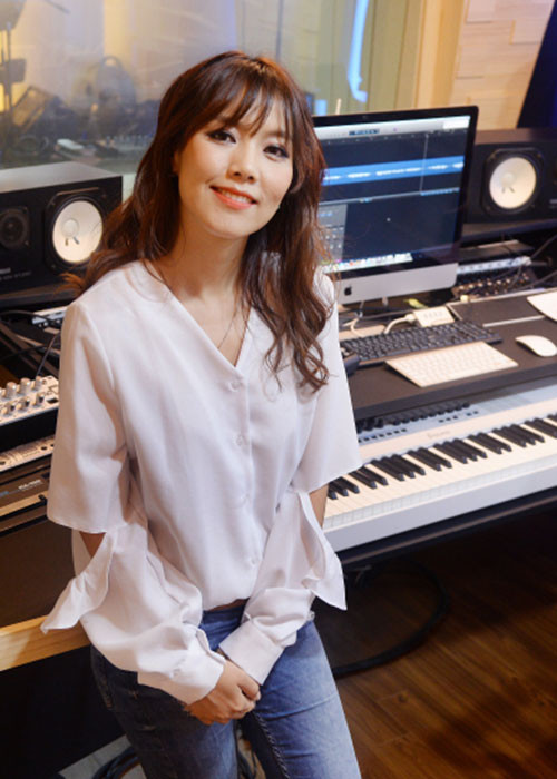 20 năm trước, nữ ca sĩ phát hiện bị ung thư tử cung. Sau đó, cô phải cắt buồng trứng. Dù bị bệnh nhưng So Hyang lúc nào trông cũng vui vẻ, thân thiện, trẻ trung.