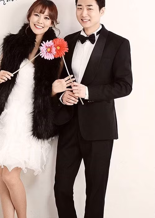 So Hyang kết hôn vào năm 1998 với tay trống của nhóm POS - Kim Hee Jun. Anh cùng bố mẹ luôn yêu thương So Hyang dù cô không thể có con.