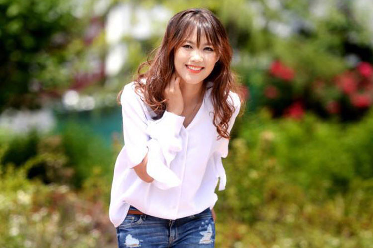 Sau đó, So Hyang trở thành ca sĩ hát chính cho nhóm POS. Đến năm 2012, cô nổi tiếng khi tham gia chương trình I am singer II.