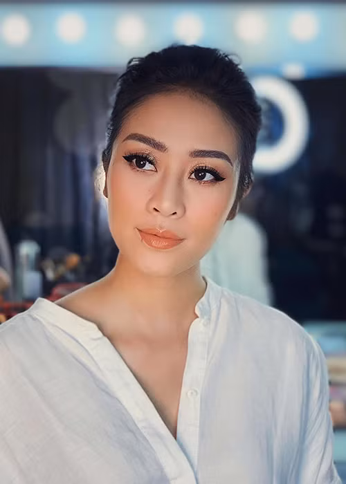 Nhờ vóc dáng khá chuẩn, gương mặt xinh đẹp, nữ MC sinh năm 1989 từng được mời làm người mẫu.