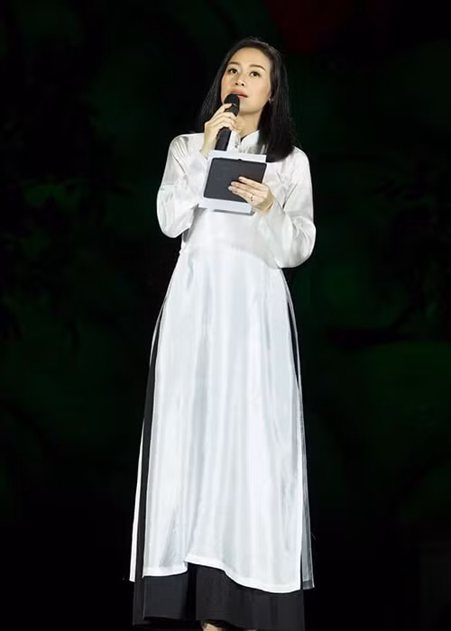 Phí Linh hiện là một trong những MC lên sóng nhiều nhất của VTV3.