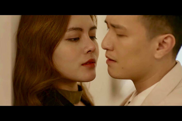 Trong bộ phim "Chạy trốn thanh xuân", Cao Diệp Anh vào vai một cô gái vào quán bar mồi chài Phi. Đây là một vai diễn nhỏ.