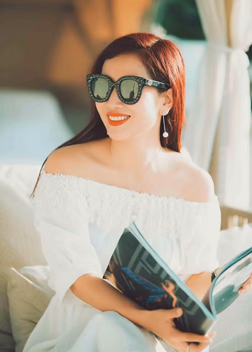 Hoa khôi Thu Hương được khen ngợi có gu thời trang tinh tế.