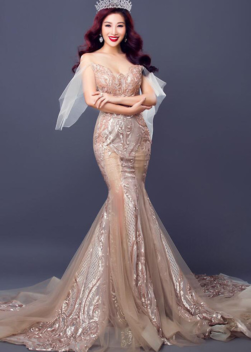 Năm 2011, Thu Hương tham gia cuộc thi Hoa hậu quý bà thế giới. Tại sân chơi này, cô đoạt danh hiệu á hậu 2.