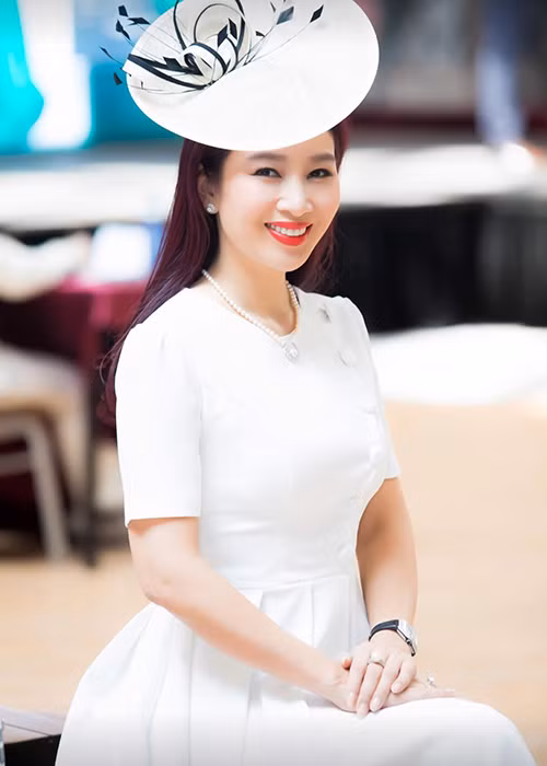 Ngam ve man ma khong tuoi cua Hoa khoi Thu Huong