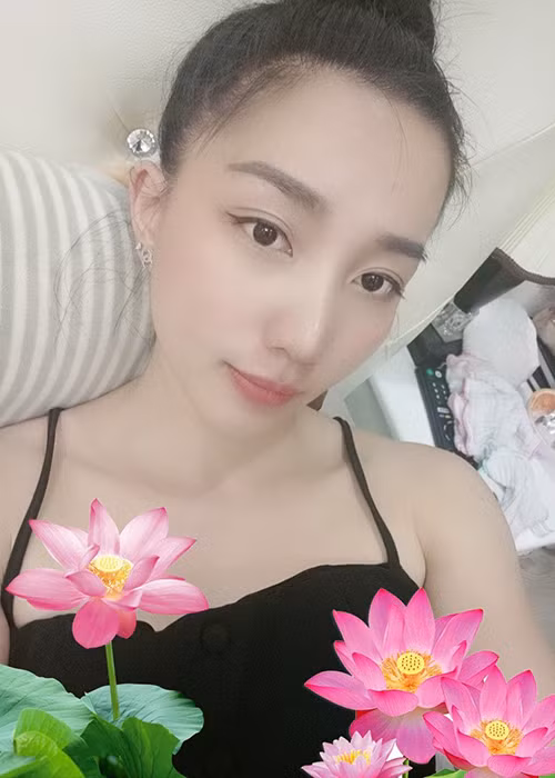 Quỳnh Anh trở thành quản lý kiêm tài xế riêng của chồng vì Bảo Lâm chưa biết lái xe hơi.