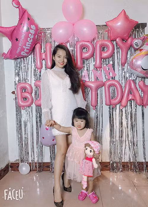 Hà Thu còn tiết lộ khi đám cưới của cả hai sắp diễn ra, cô phát hiện bạn trai phản bội nên quyết định không làm đám cưới.