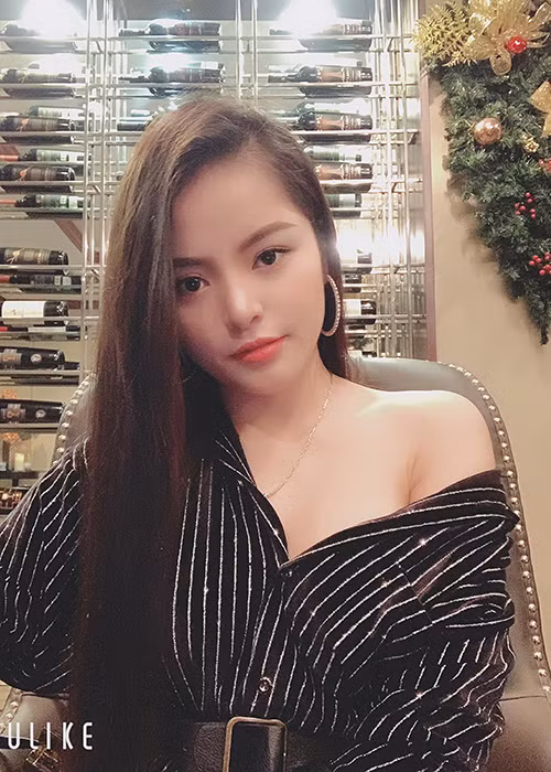 Vì muốn khai sinh của con có tên bố, Hà Thu và bạn trai đã đăng ký kết hôn và hiện vẫn thường xuyên giữ liên lạc vì con.