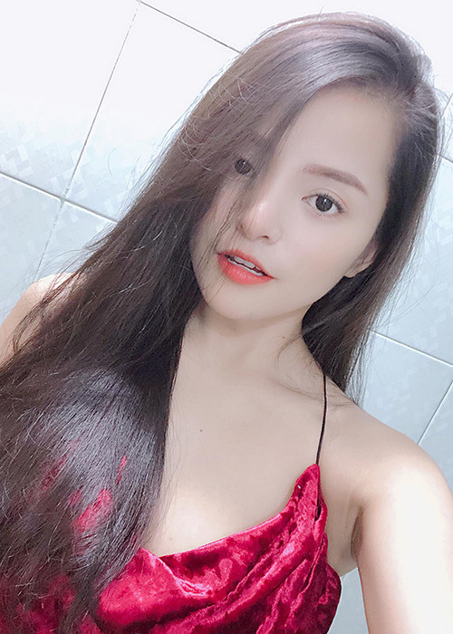 Hà Thu đang làm mẹ đơn thân. Theo Saostar, Hà Thu và bạn trai tình cờ quen nhau trên chuyến xe buýt. Sau 1 năm tìm hiểu, Hà Thu phát hiện bản thân mang thai.