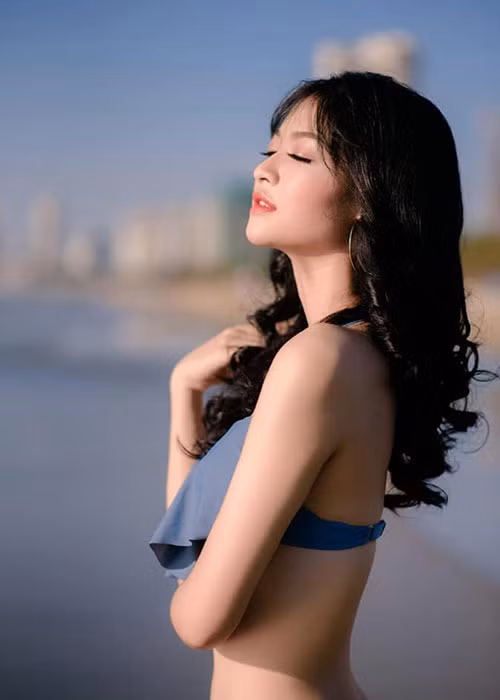 Cô cũng góp mặt trong danh sách 20 thí sinh đẹp nhất phía Nam tại Miss World Việt Nam 2019.