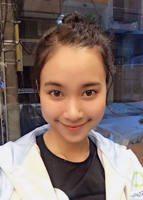 Cô gái sinh năm 2000 không ngại để mặt mộc ở đời thường.