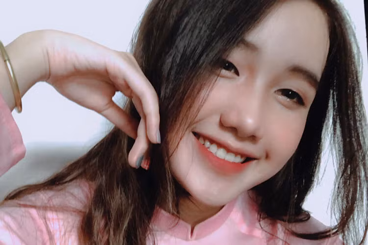 Cô sở hữu vẻ đẹp ngọt ngào, đốn tim người đối diện.