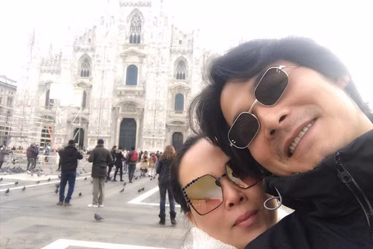 Trên trang cá nhân, Quách Ngọc Ngoan cập nhật trạng thái “đã đính hôn”, công khai gọi Phượng Chanel là vợ.