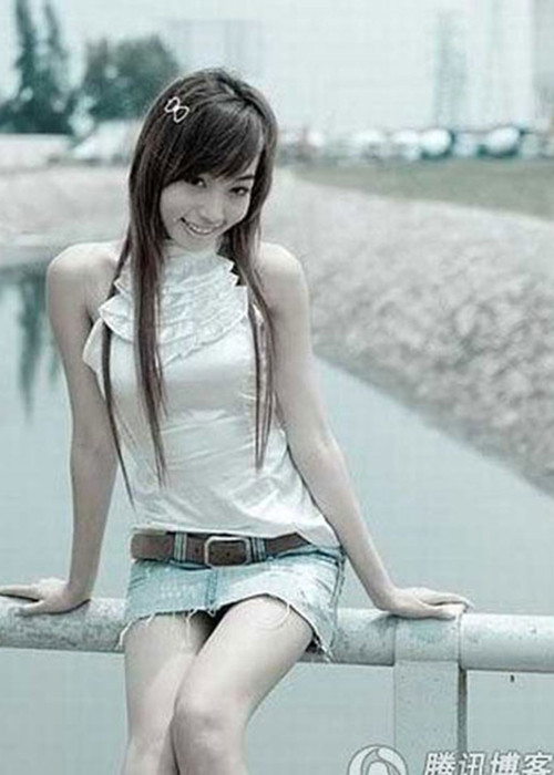 Gương mặt của Elly Trần kém thu hút nhưng bù lại, vóc dáng của cô khá mảnh mai. Ảnh: Người đưa tin