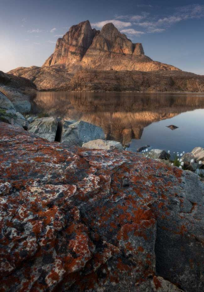 Tuyết tan chảy hết để lộ ra những khối đá xám xịt vào mùa nóng.