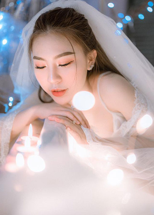 Theo Zing, Khánh My cho biết chủ cửa hàng đã tặng bộ váy đó cho cô nhưng không nhớ, sau đó lại lên tiếng tố Khánh My ăn cắp.