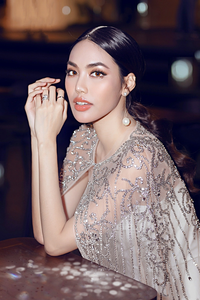 Tuy nhiên, bên cạnh sự hạnh phúc, Lan Khuê cũng không tránh khỏi cảm giác hồi hộp, lo lắng vì lần đầu làm mẹ. Cô cùng ông xã đã tìm đọc thêm sách về thai nhi cũng như tham khảo ý kiến từ các chuyên gia và bạn bè xung quanh.