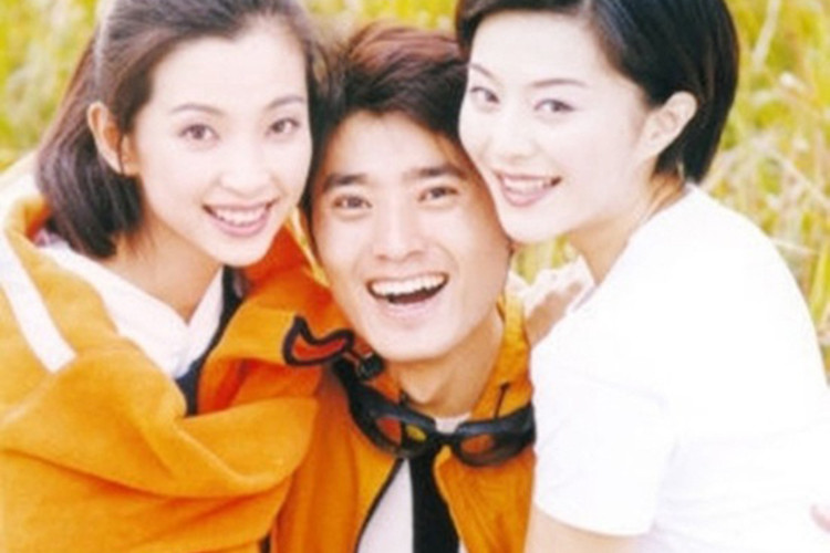 “Nàng Kim Tỏa” của “Hoàn châu cách cách” bị đồn phim giả tình thật với loạt bạn diễn như Lý Giải, Trương Vệ Kiện, Lục Nghị, Nhậm Tuyền.