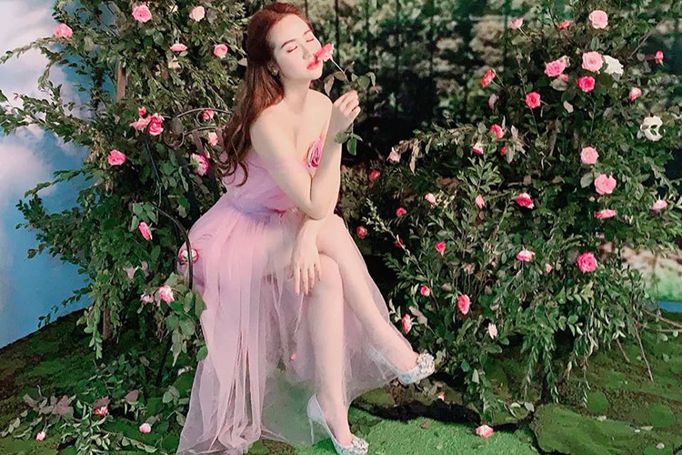 Huyền Lizzie đẹp không tỳ vết trong một bộ ảnh.