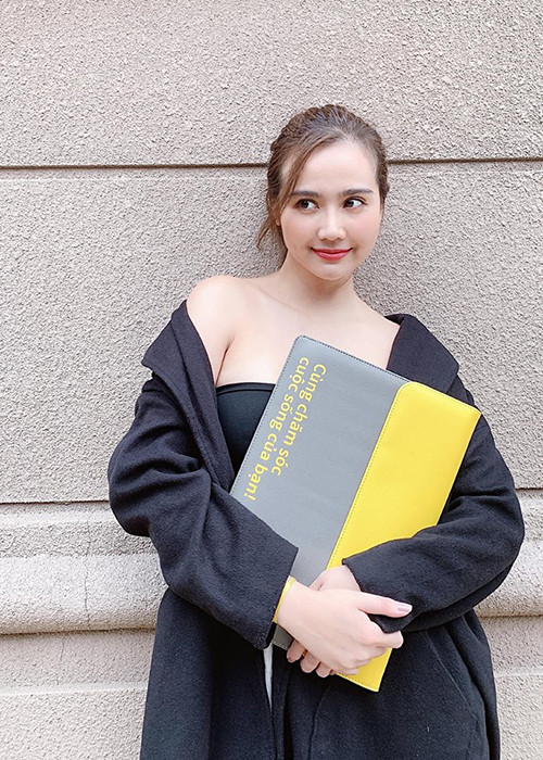 Thời gian rảnh rỗi, nữ diễn viên đi du lịch cùng bạn bè.