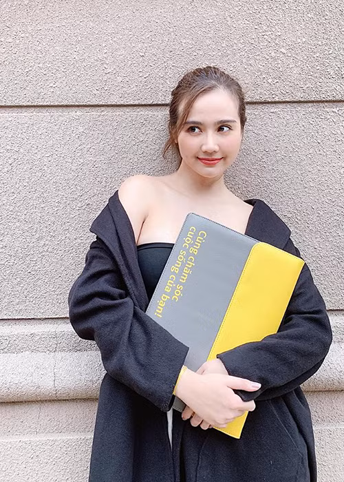 Thời gian rảnh rỗi, nữ diễn viên đi du lịch cùng bạn bè.