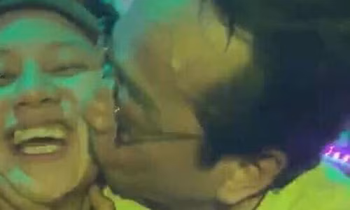 NSND Hoang Dung hon ma DV Bao Han: Trong sang hay phan cam?-Hinh-2