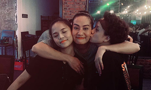 NSND Hoang Dung hon ma DV Bao Han: Trong sang hay phan cam?-Hinh-3