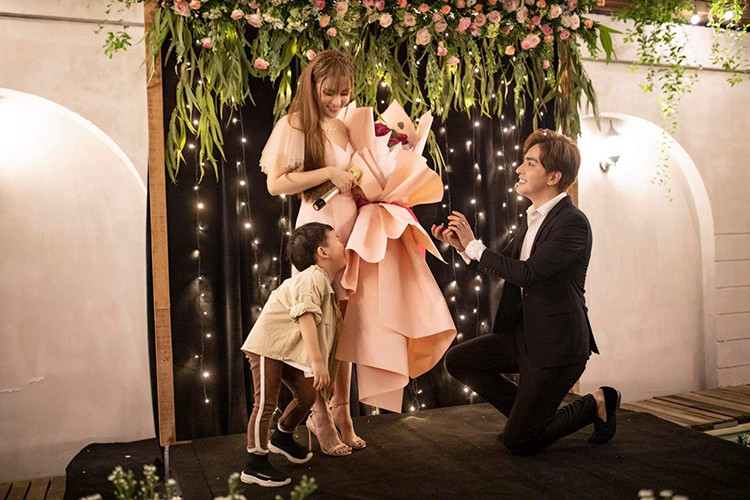 "Đứng đây nãy giờ, tôi không nói được lời nào. Muốn khóc mà không khóc được vì tôi quá bất ngờ", Thu Thủy nói. Ảnh: FBNV