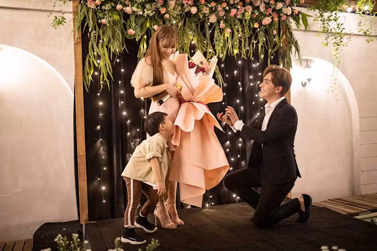 "Đứng đây nãy giờ, tôi không nói được lời nào. Muốn khóc mà không khóc được vì tôi quá bất ngờ", Thu Thủy nói. Ảnh: FBNV