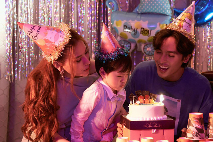 Năm 2017, cựu thành viên nhóm H.A.T ly hôn Huỳnh Nhất Phương sau 12 năm yêu, 3 năm làm đám cưới. Vì qua một lần đò, có con riêng nên Thu Thủy từng không dám đón nhận tình yêu của Kin Nguyễn. Tuy nhiên, sự chân thành của Kin Nguyễn khiến Thu Thủy động lòng.