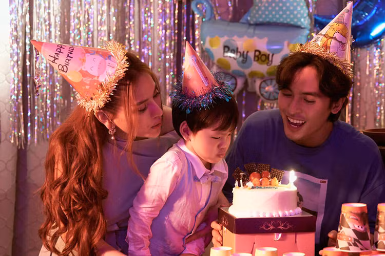 Năm 2017, cựu thành viên nhóm H.A.T ly hôn Huỳnh Nhất Phương sau 12 năm yêu, 3 năm làm đám cưới. Vì qua một lần đò, có con riêng nên Thu Thủy từng không dám đón nhận tình yêu của Kin Nguyễn. Tuy nhiên, sự chân thành của Kin Nguyễn khiến Thu Thủy động lòng.