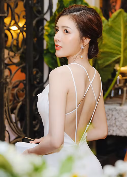 Hot girl sinh năm 1992 từng sở hữu khuôn mặt bầu bĩnh và nước da rám nắng, khác hẳn hiện nay.